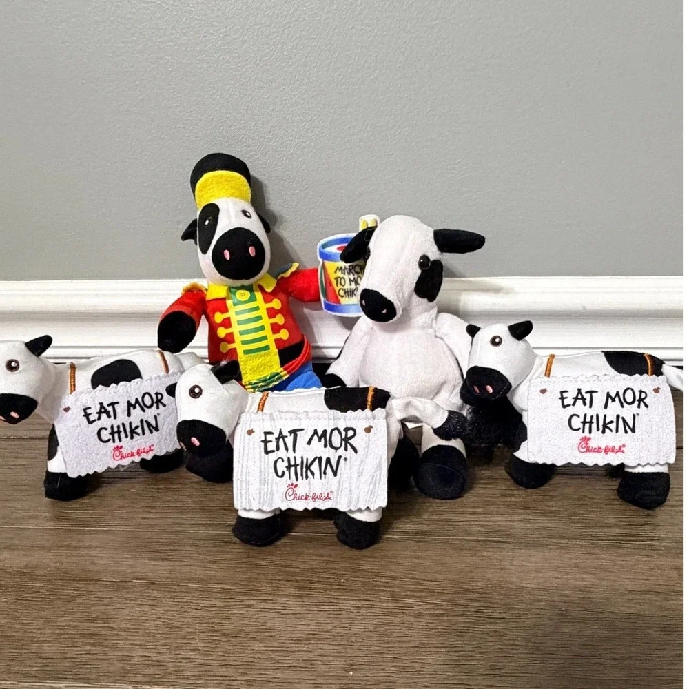 Chick-fil-A Plush Cow Lot Eat Mor Chikin Advertising Mascots Nutcracker 5pc Set